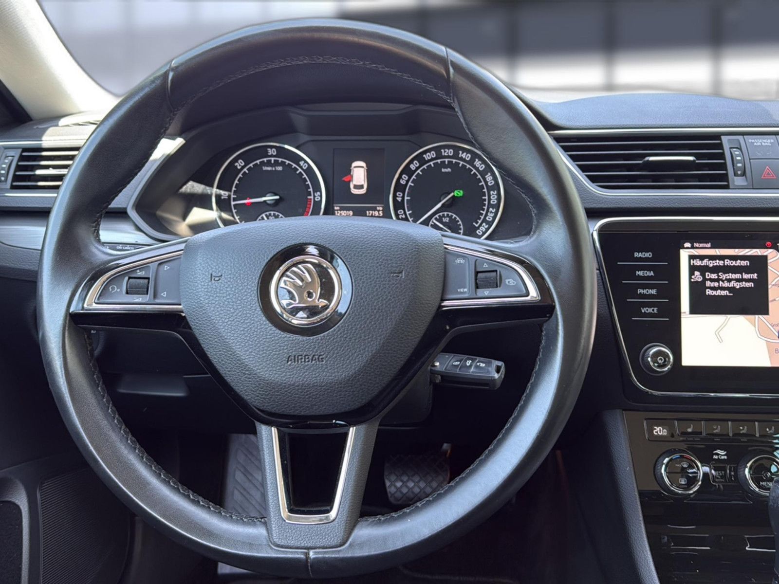 Fahrzeugabbildung SKODA Superb Combi Style 4x4