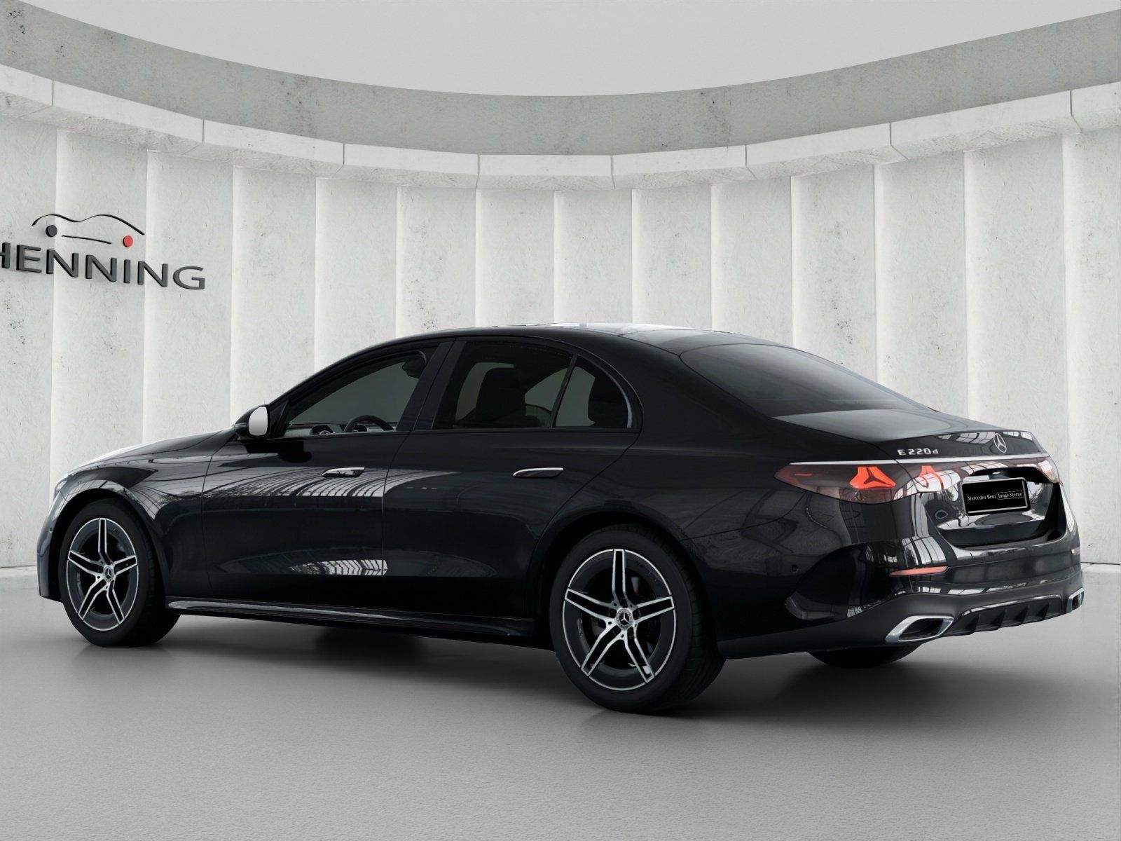 Mercedes-Benz E 220 d AMG Night-Paket Panorama DISTRONIC Totw. imagem 2