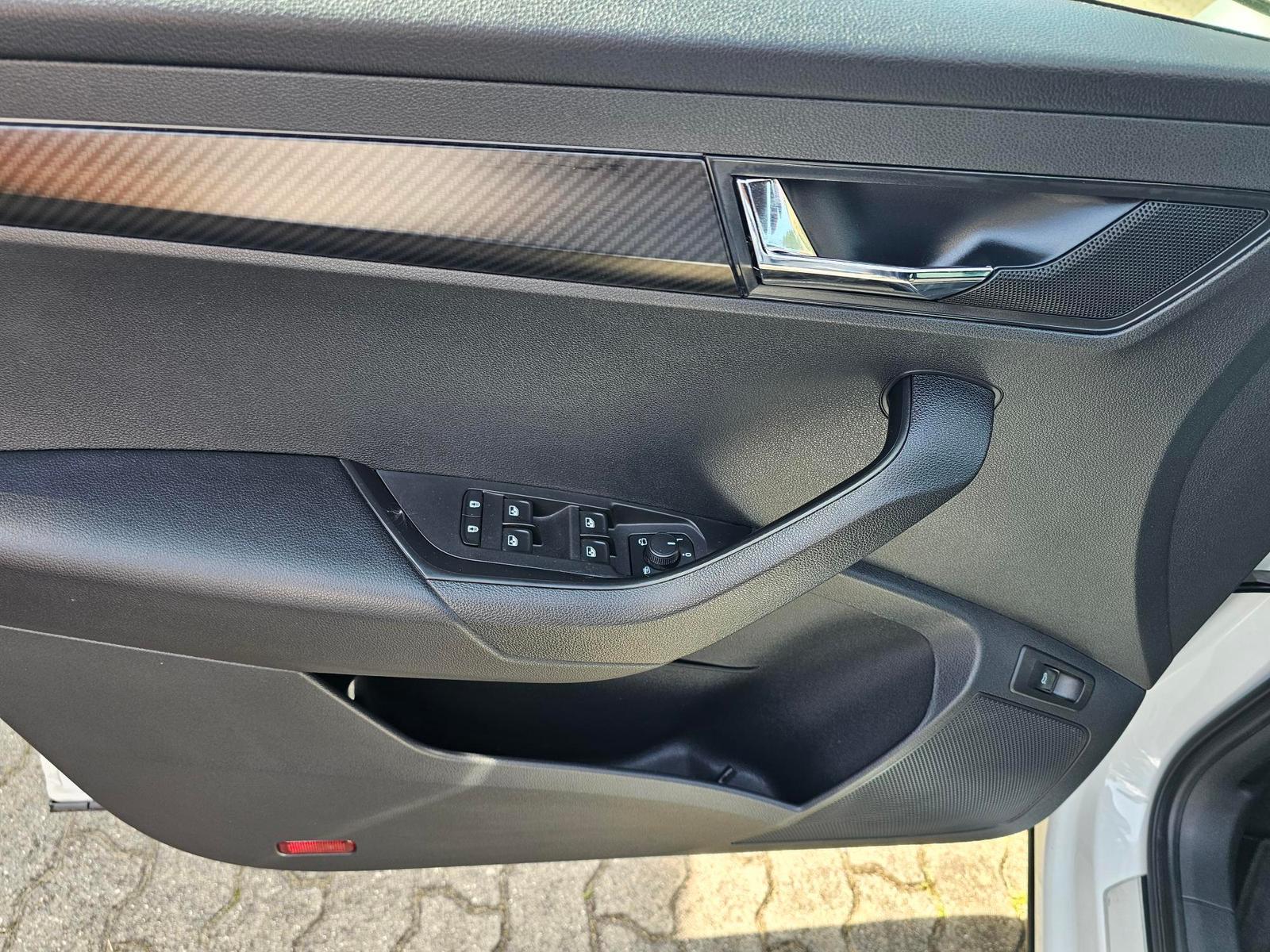 Skoda Karoq 1.5 TSI DSG Sportline+NAVI+ACC+eKLAPPE+AHK