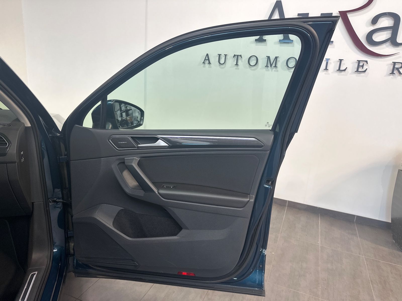 Fahrzeugabbildung Volkswagen Tiguan 2.0 TDI DSG 4Motion Life NAV+IQ-LIGHT