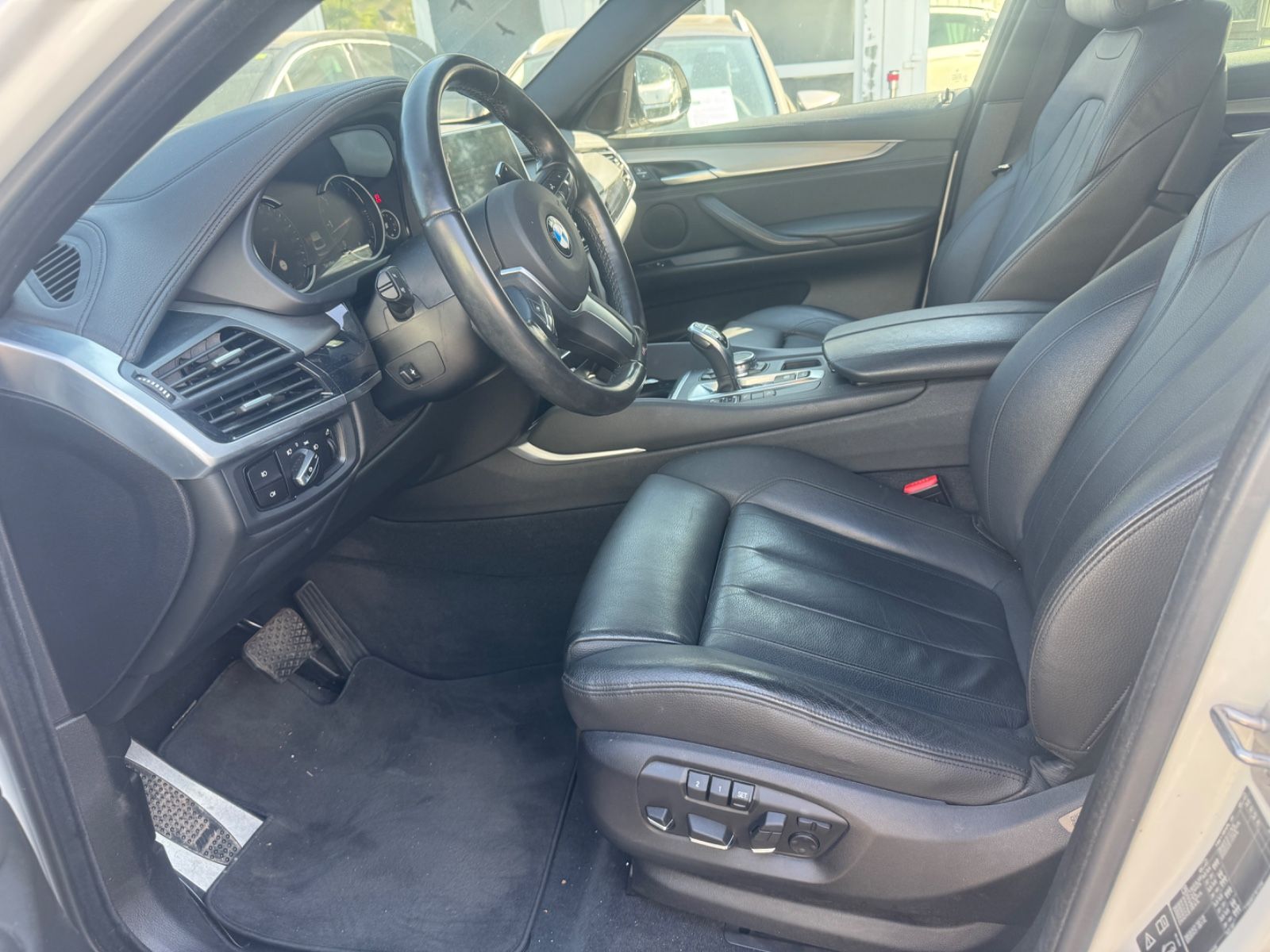 Fahrzeugabbildung BMW X6 xDrive 40 d M Paket HUD+LED+NAVI+Keyless