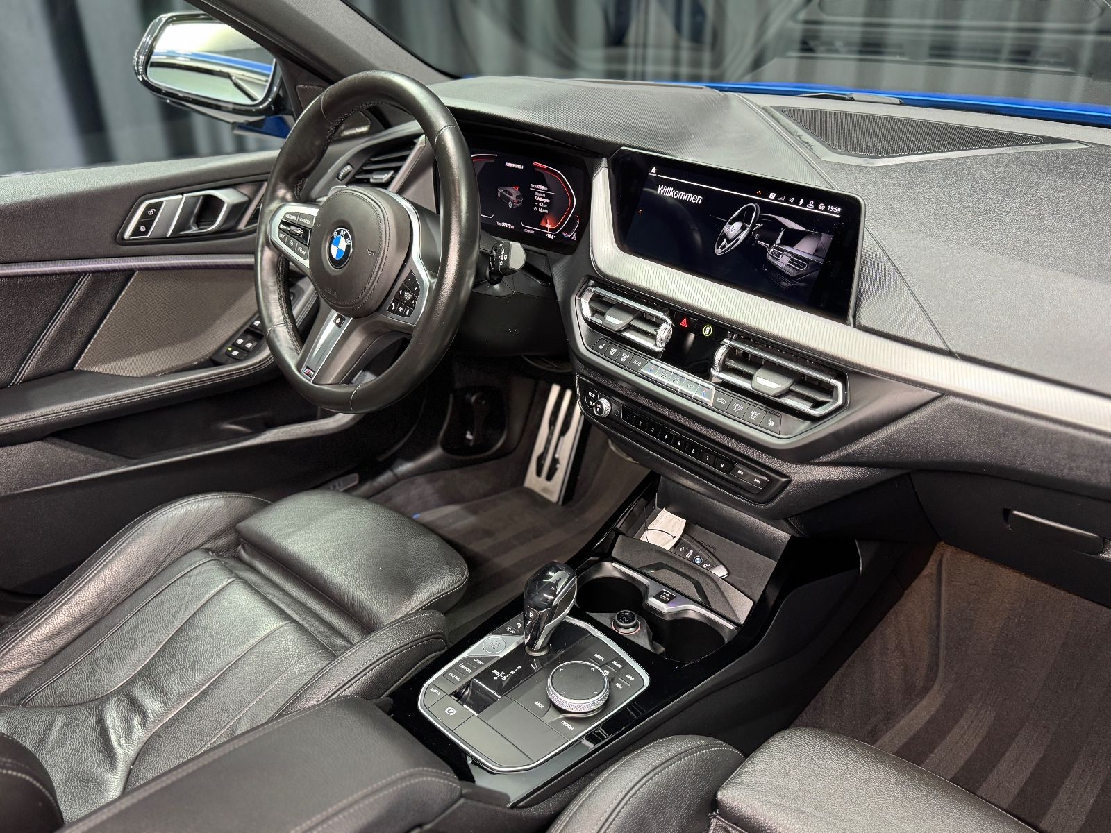 Fahrzeugabbildung BMW M135 i xDrive|H/K|NAVI|ACC|HEAD-UP|SPORTSITZE|