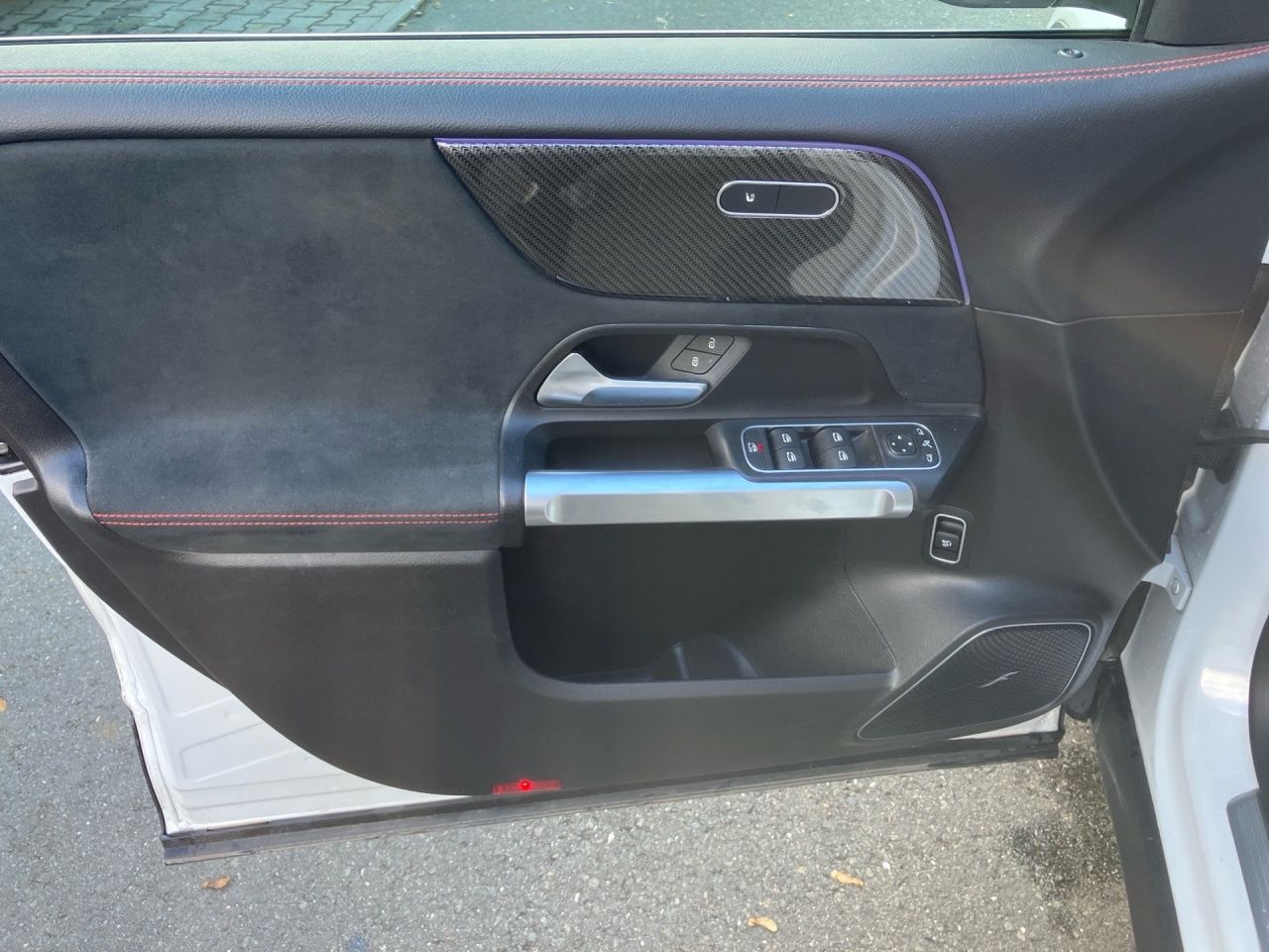 Fahrzeugabbildung Mercedes-Benz GLB 220 d 4M AMG+Pano+AHK+Multibeam+Burmester