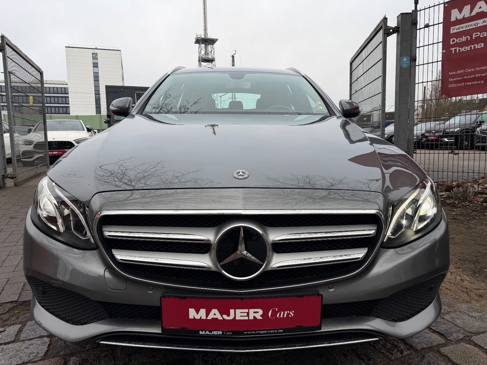 Fahrzeugabbildung Mercedes-Benz E 220d T Avantgarde LED*ACC*TEILLEDER*SHZ*AUTO