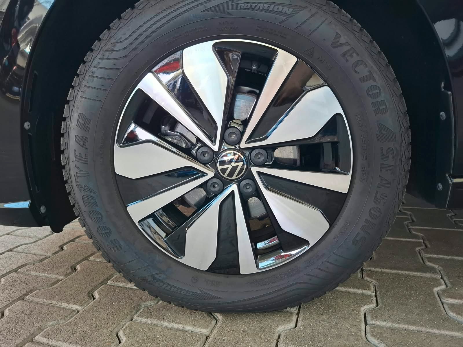 Fahrzeugabbildung Volkswagen Polo Move 1.0 TSI DSG + IQ.Drive + Kamera + LED