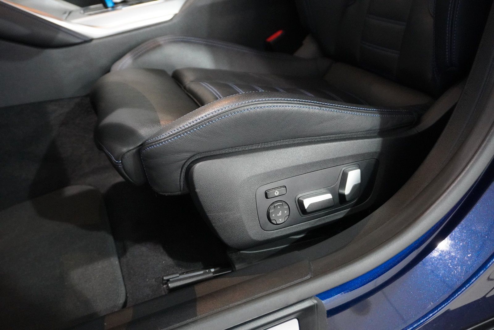 Fahrzeugabbildung BMW i4 Gran Coupe 40 eDrive M-SPORT NAVI/LED/360°/SH