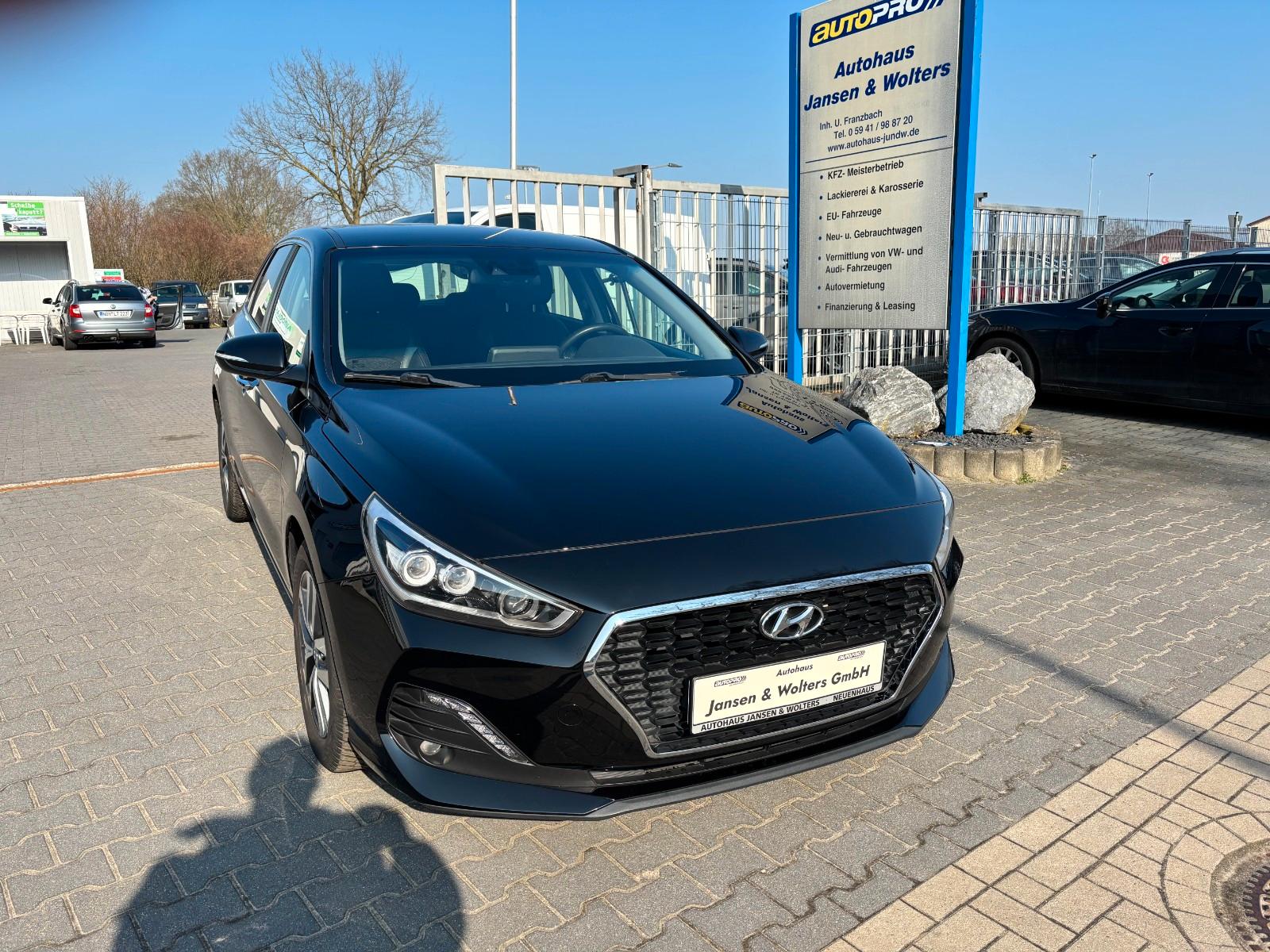 Hyundai i30 Premium 1.4 LED,CAM,APP,SH,BT,AHK