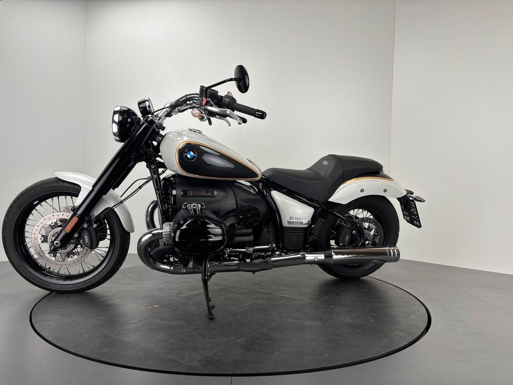 Fahrzeugabbildung BMW R18 *JEKILL&HYDE-AUSPUFF *BEACHBAR-LENKER