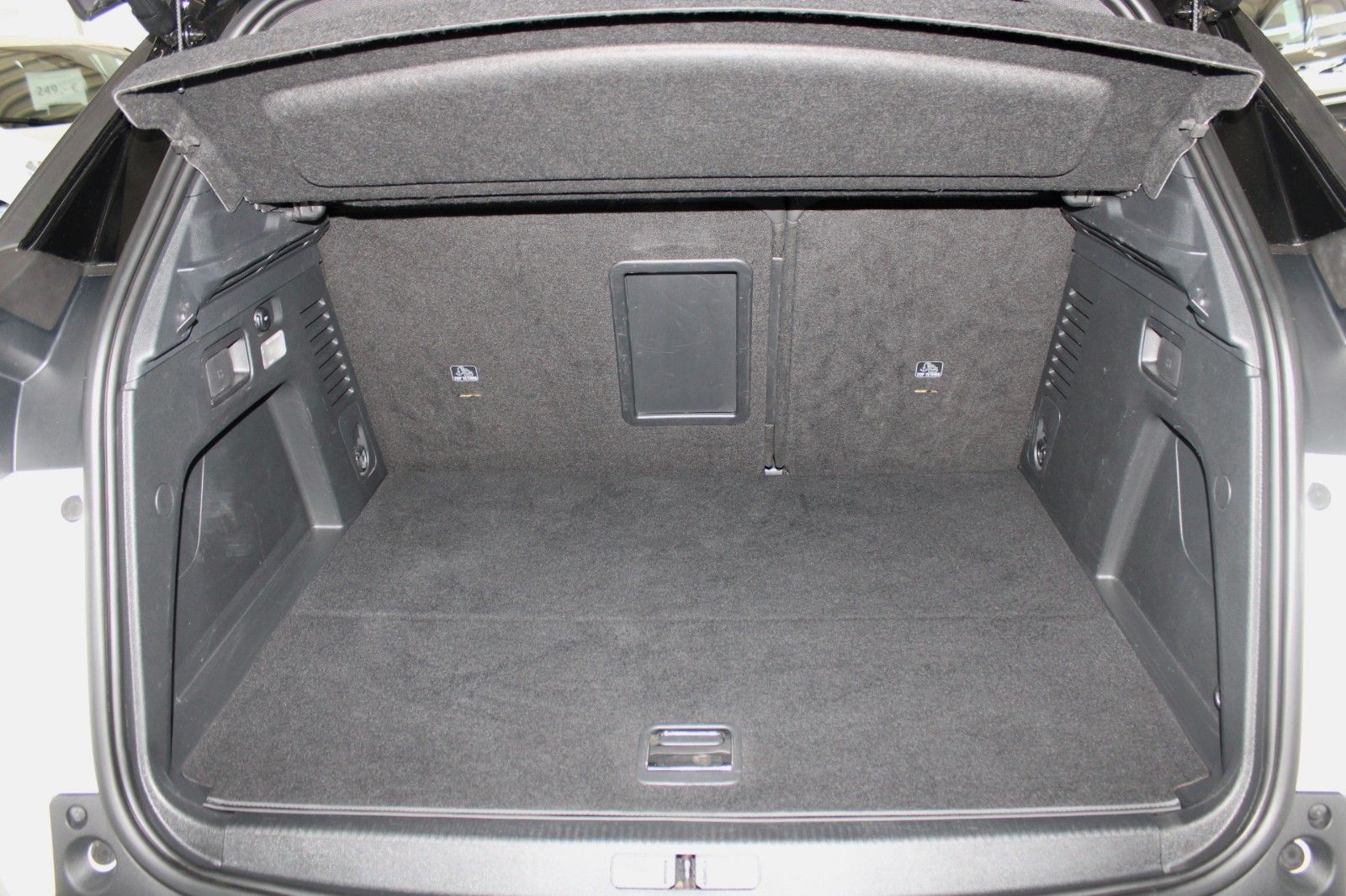 Fahrzeugabbildung Peugeot 3008 HYBRID4 300 e-EAT8 GT Full LED Panodach uvm