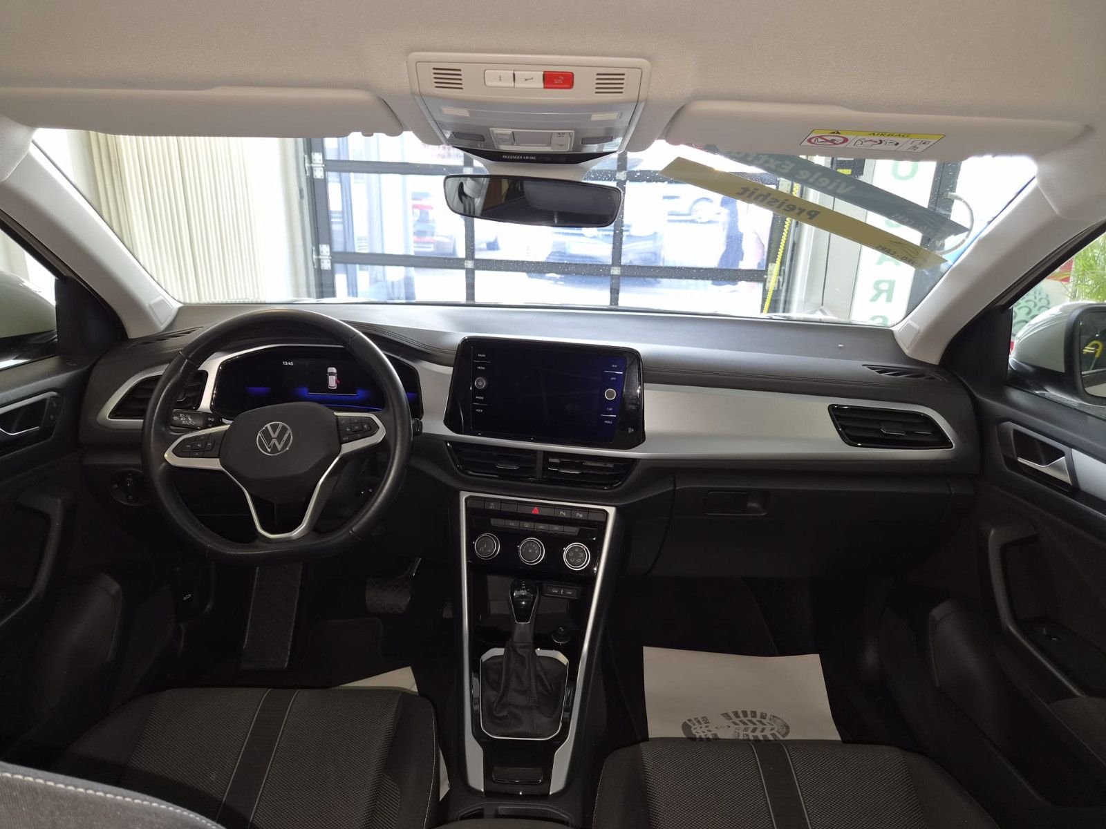 Fahrzeugabbildung Volkswagen T-Roc Life / NAVI / AHK / DIGITAL