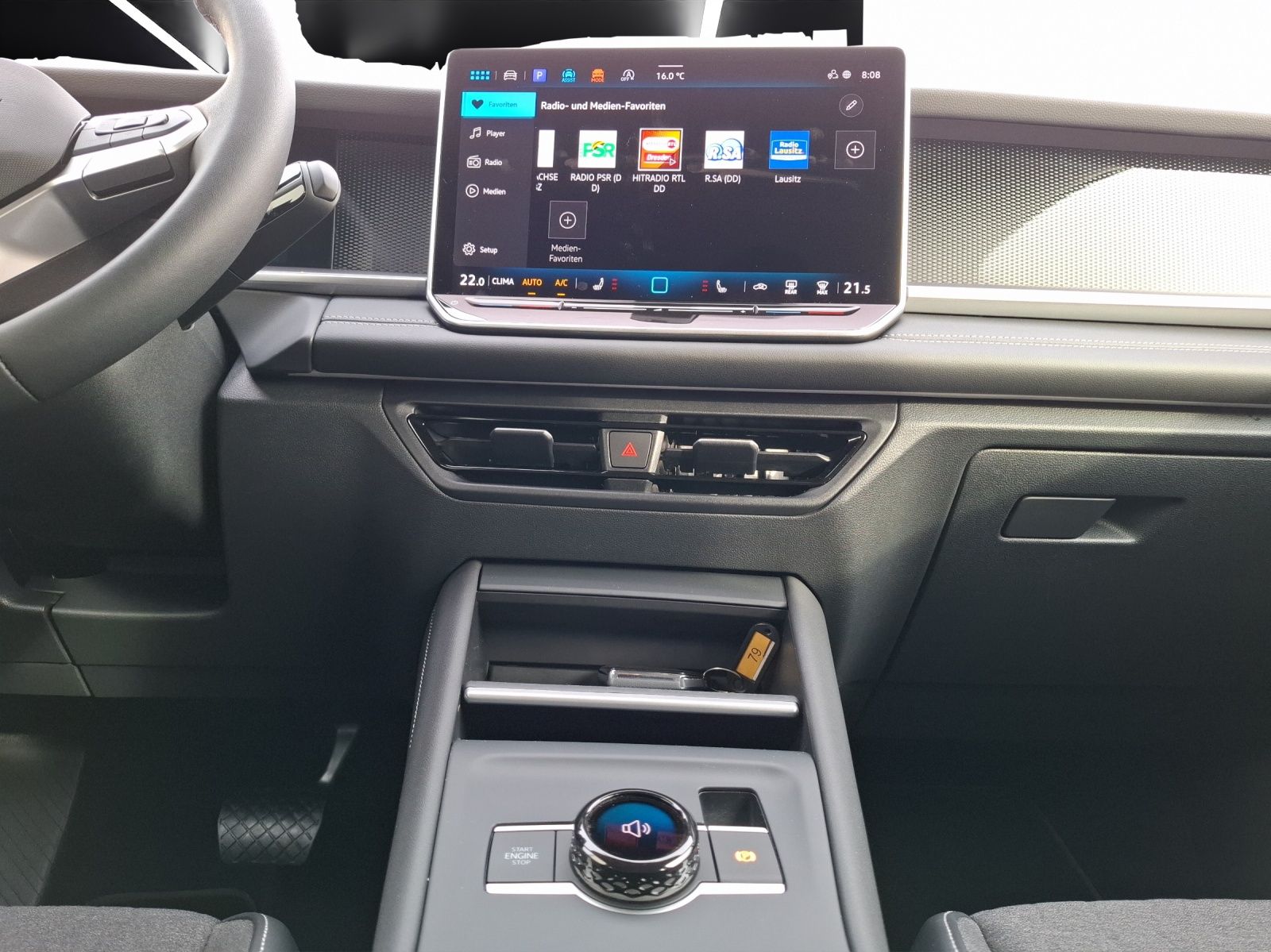Fahrzeugabbildung Volkswagen Tayron eTSI Life DSG 7-Si Matrix AHK Navi AID AC