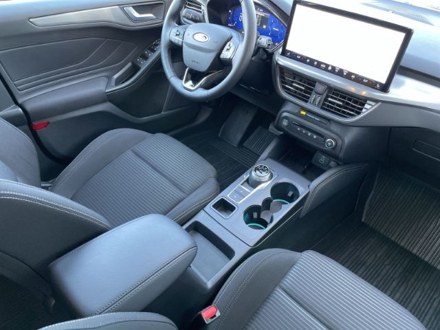 Fahrzeugabbildung Ford Focus 1.5 EcoBlue Lim. Titanium X Autom. AHK, Na