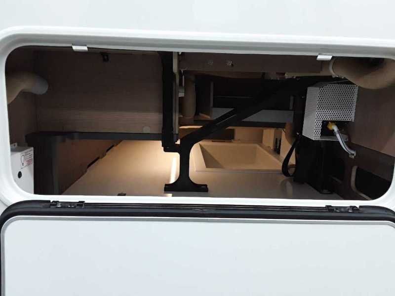 Fahrzeugabbildung Carthago c-tourer T143 LE Sprinter 417 DISTR 24"TV 3xBett