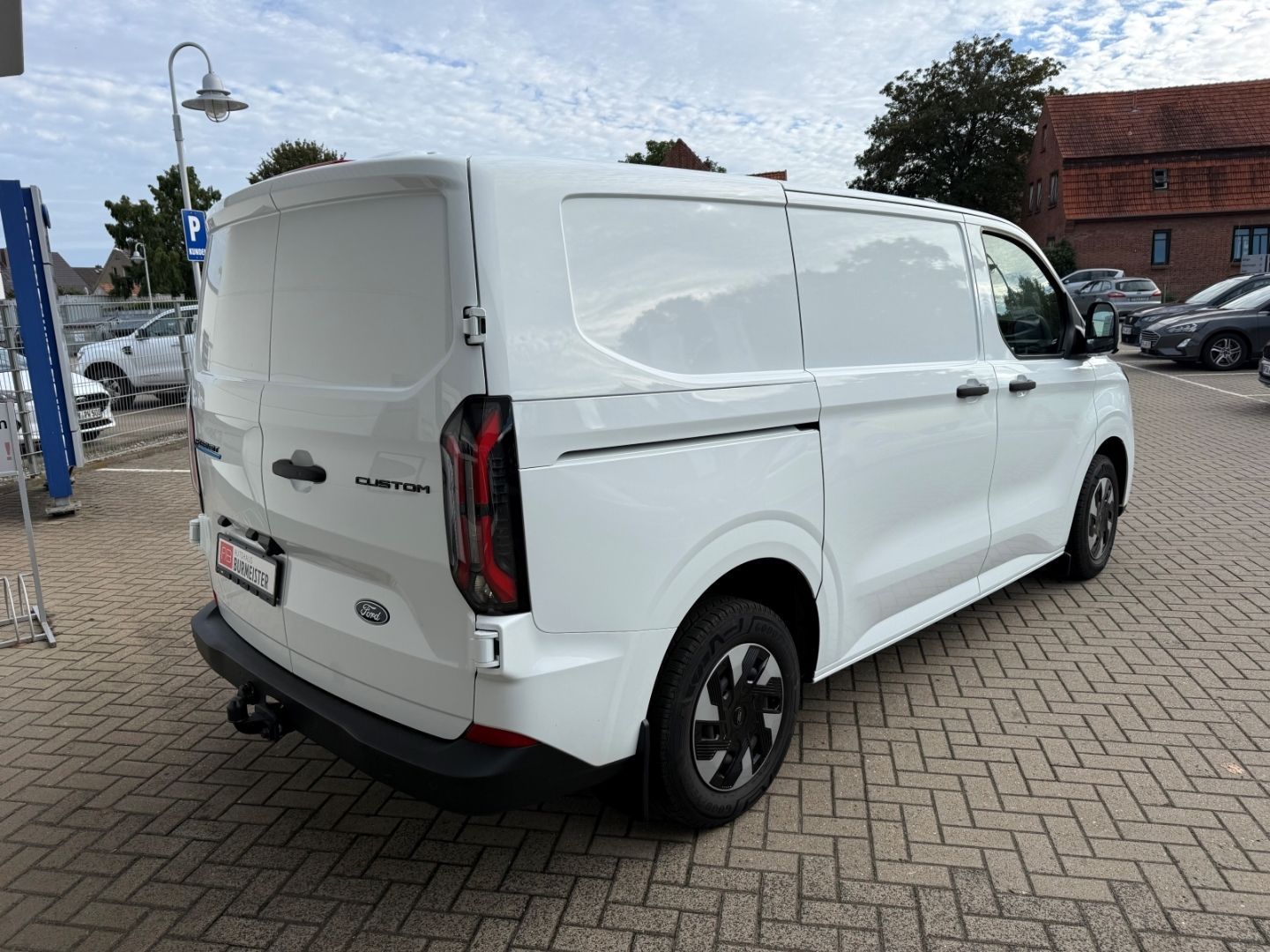 Fahrzeugabbildung Ford Transit Custom RWD E-Transit Kasten 320 L1 Trend