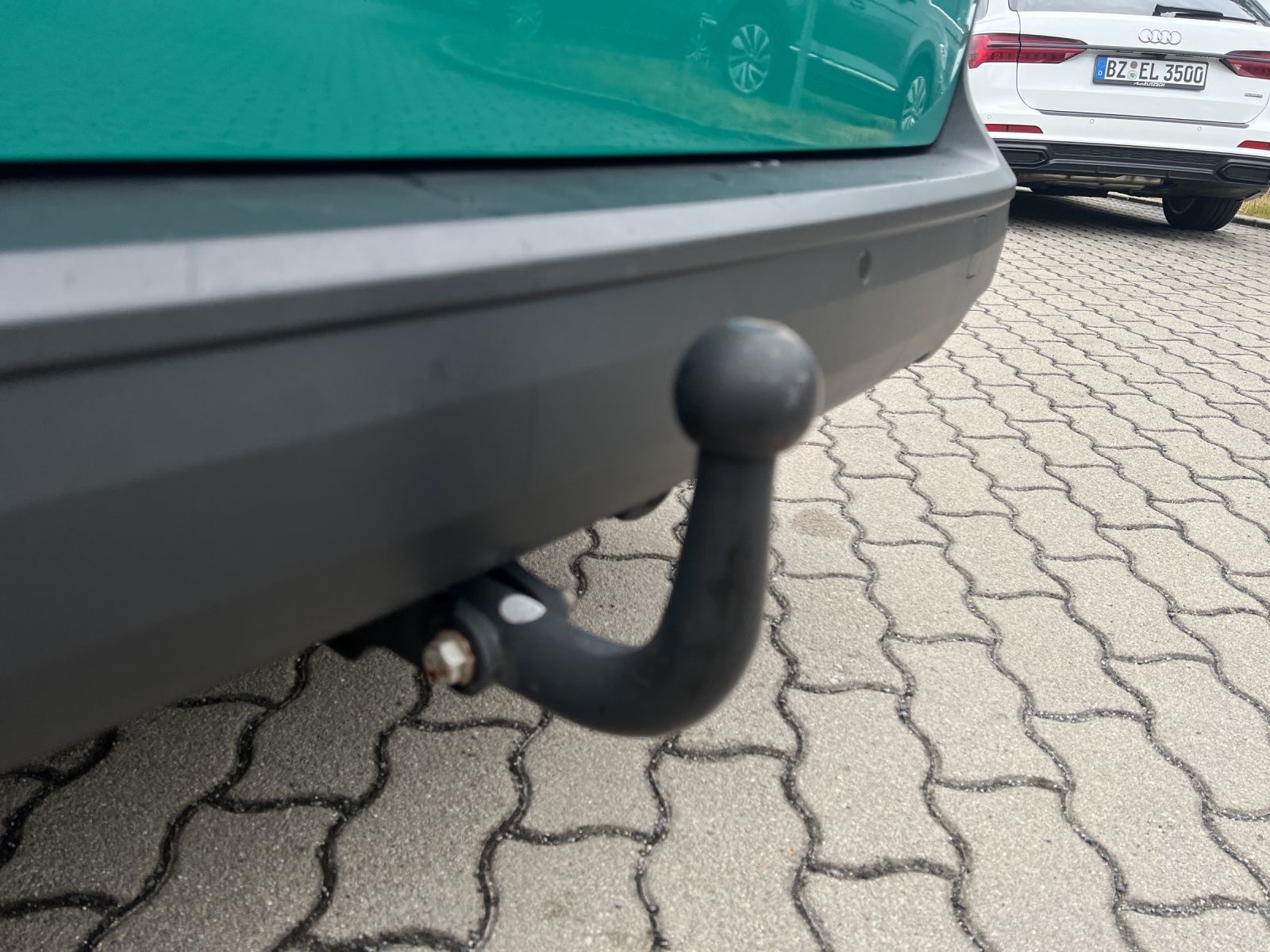 Fahrzeugabbildung Volkswagen Caddy Kombi TDI Maxi Basis 7-Si AHK GRA PDC