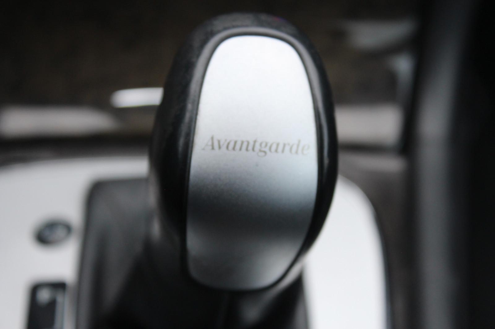 Mercedes-Benz E320 2005 — photo 21