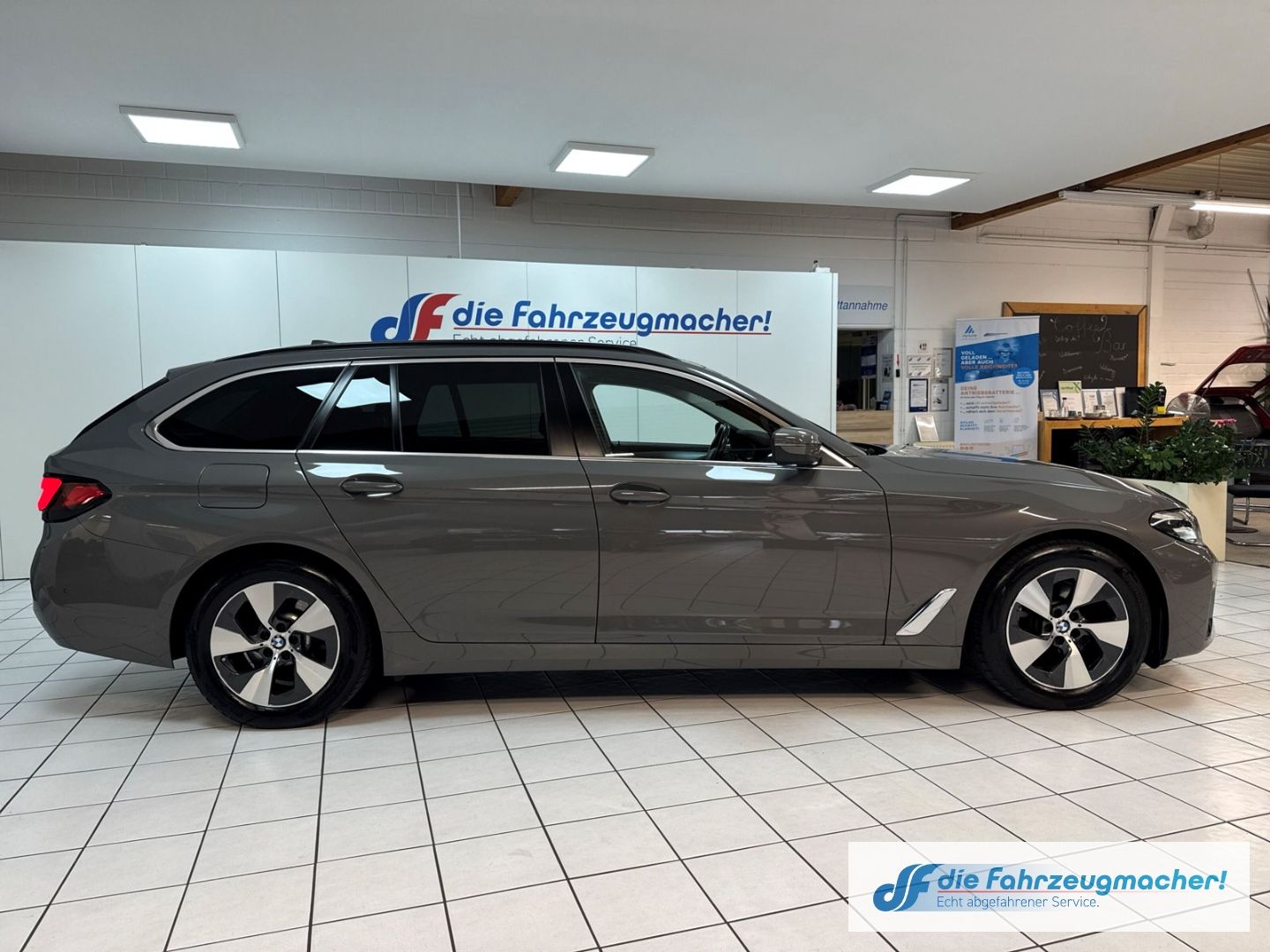 Fahrzeugabbildung BMW 520 d Touring Park-Assistent Luftfederung Navi D