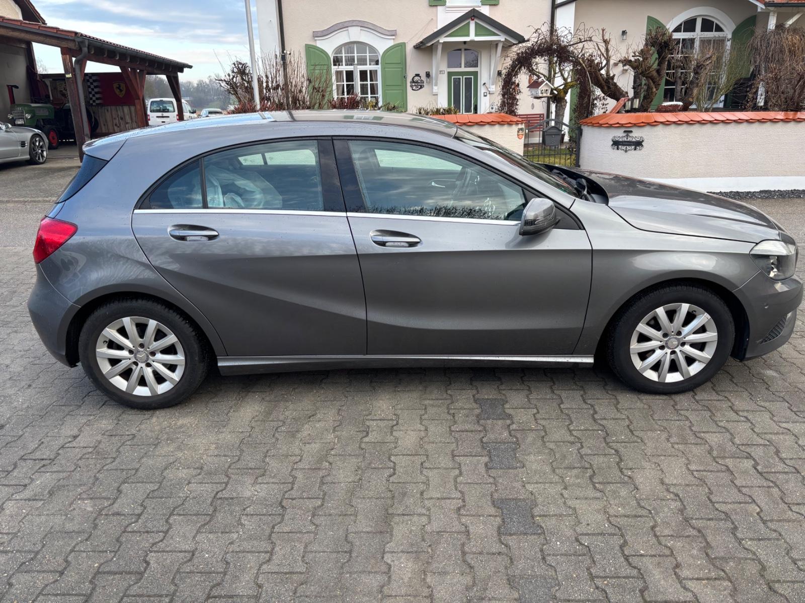 Mercedes-Benz A 180 A A 180 BlueEfficiency 2.Hand Teilleder