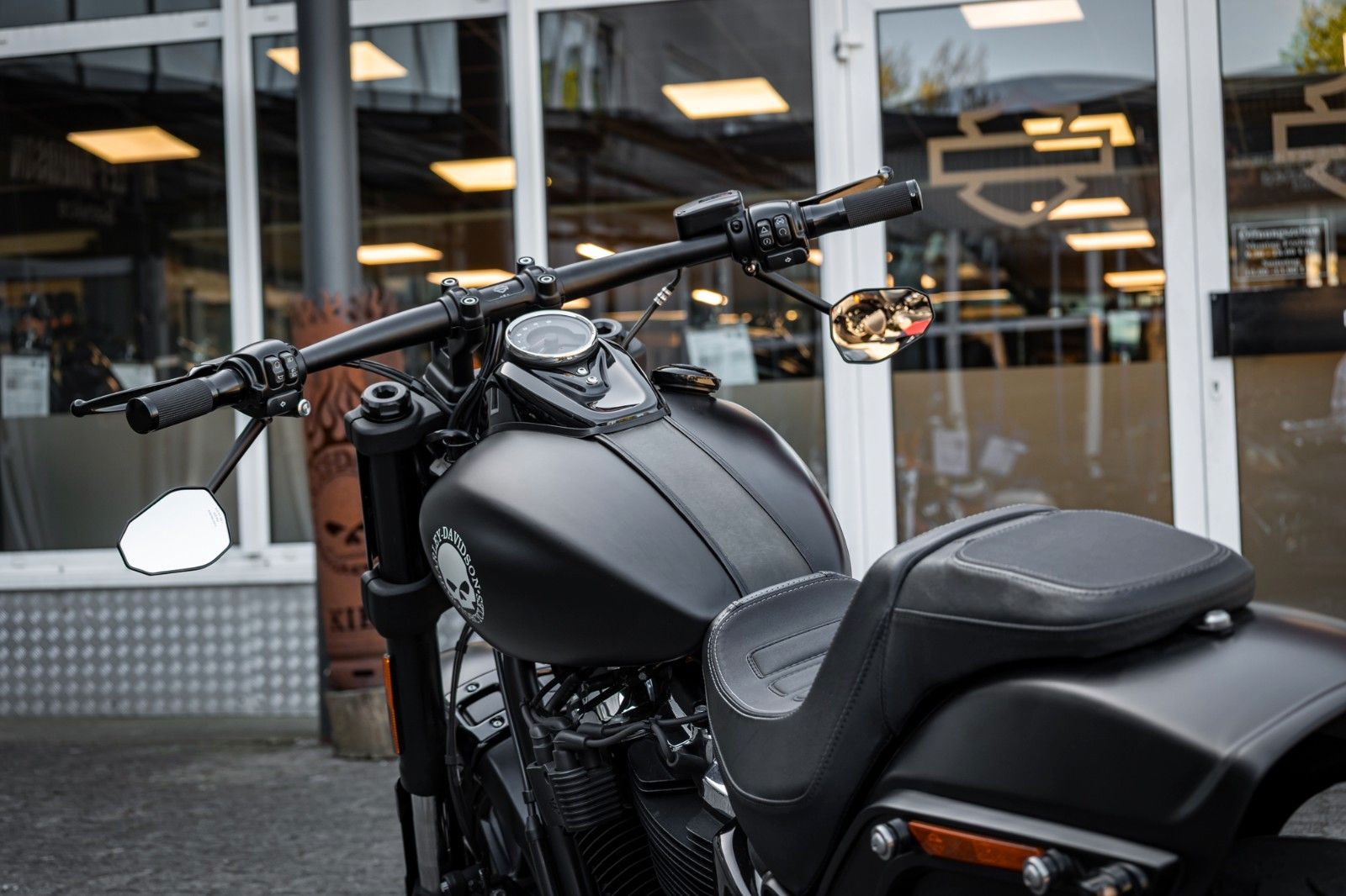 Fahrzeugabbildung Harley-Davidson FXFBS FAT BOB 114 CUI SOFTAIL - Penzl - Avon