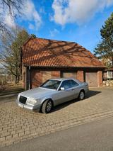 Mercedes-Benz Mercedes W124 Coupé E220 - Mercedes-Benz E 220 mit Benzin-Antrieb: Sportwagen, Automatik