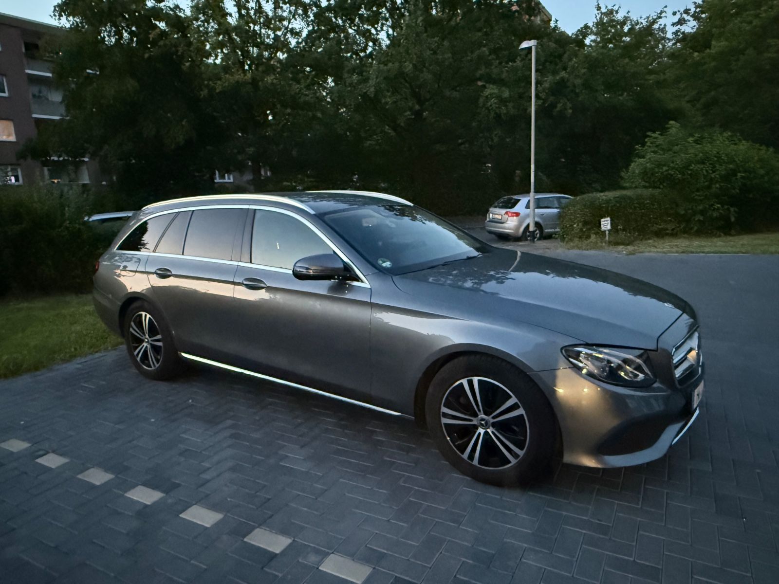 MERCEDES-BENZ E 220 d T Autom. -