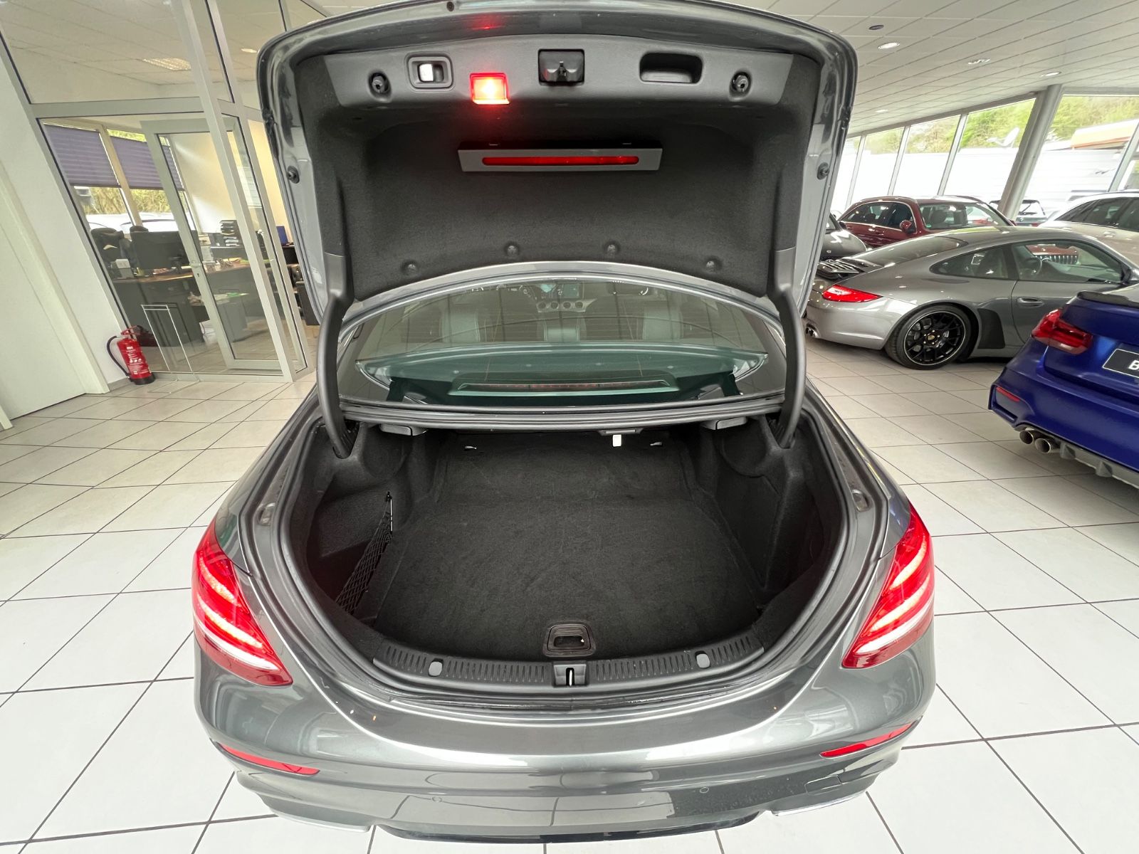 Fahrzeugabbildung Mercedes-Benz E 350 AMG LINE * Widescreen * Ahk *