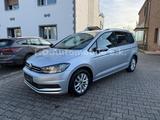 Volkswagen Touran Comfortline BMT/Start-Stopp/7 Sitze - Volkswagen Touran mit Diesel-Antrieb: Kombi