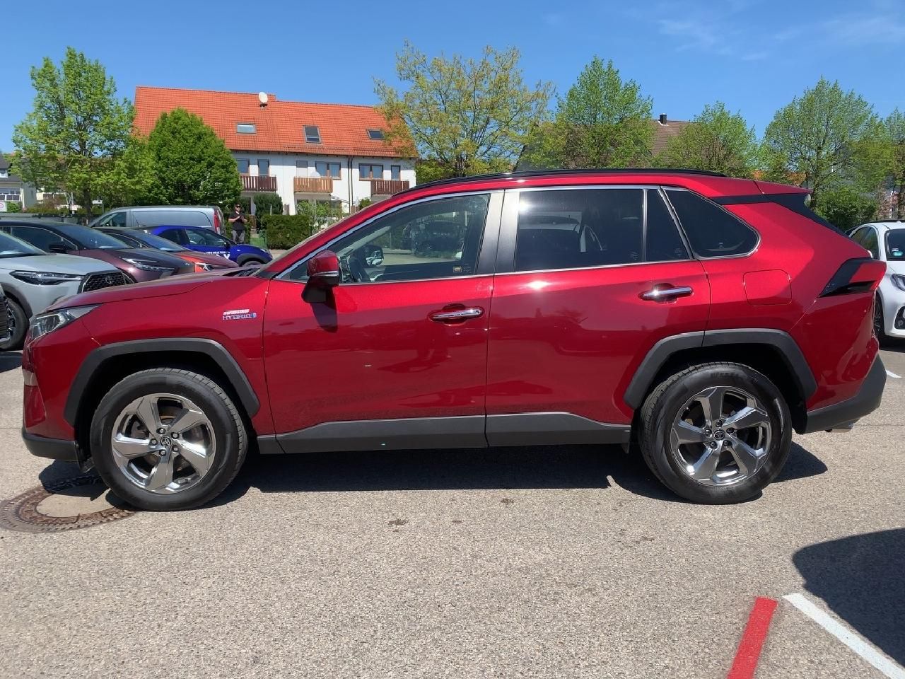 Fahrzeugabbildung Toyota RAV 4 2,5l Hybrid 4x4 Lounge
