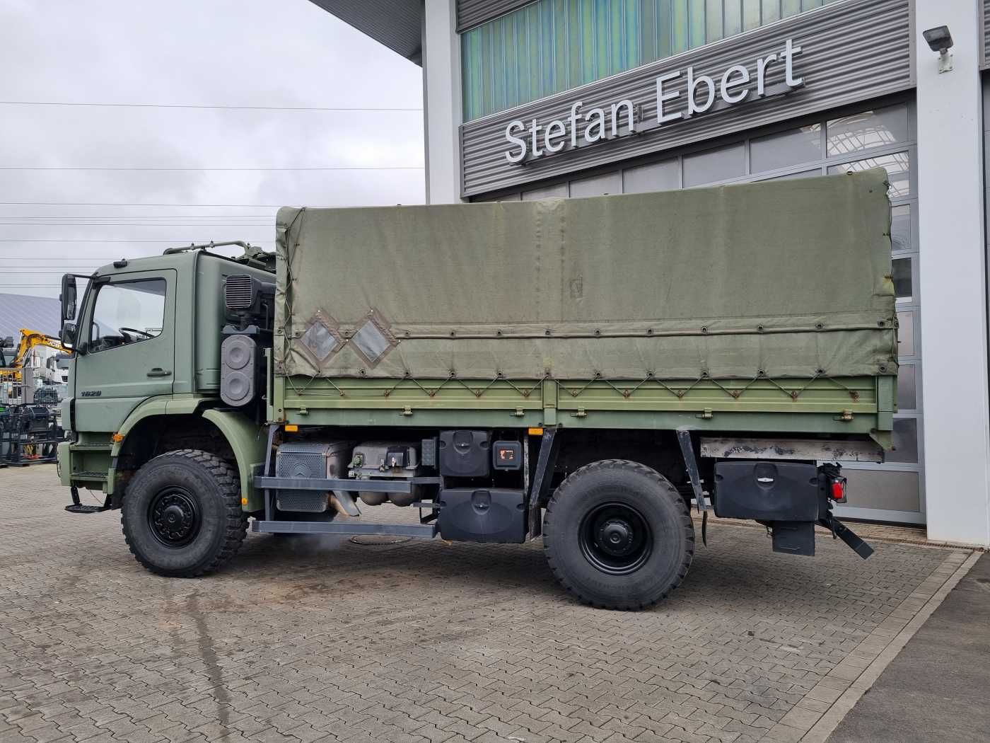 Fahrzeugabbildung Mercedes-Benz Axor 1829 A 4x4 Pritsche/Plane 10 Stück