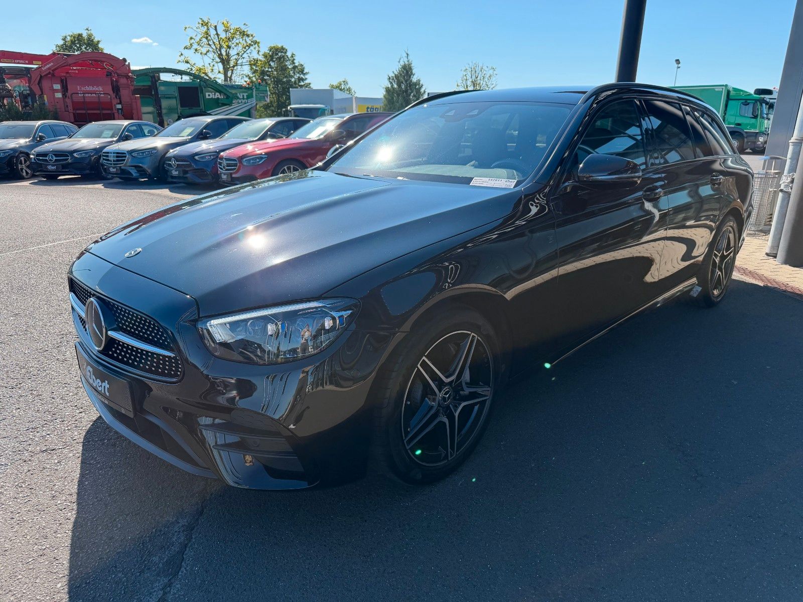 Fahrzeugabbildung Mercedes-Benz E 220d T AMG+Distr+MultiB+AHK+Ambiente+
