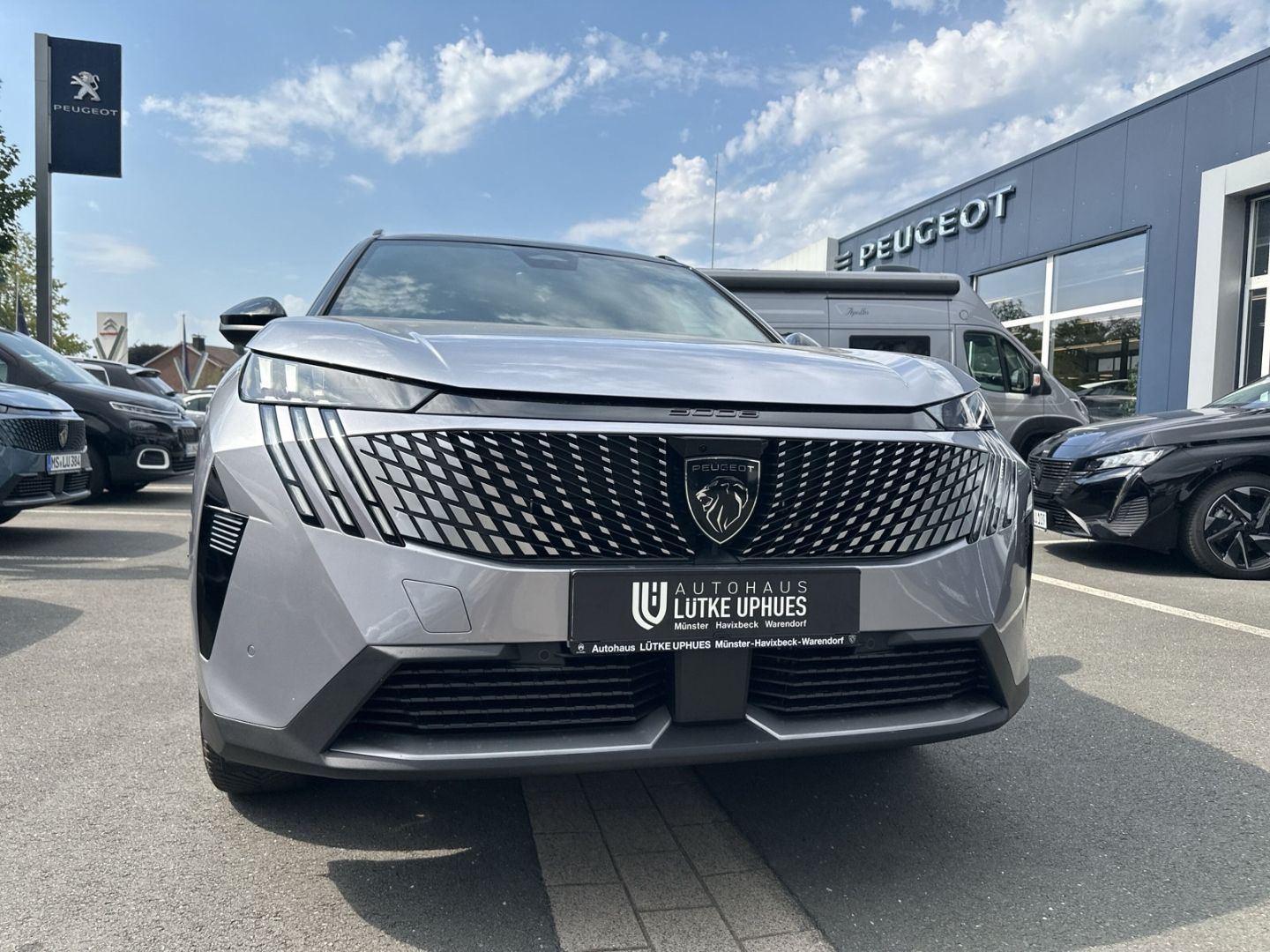 Fahrzeugabbildung Peugeot 5008 GT HYBRID 145 e-DSC6 AHK-abn. Navi ACC