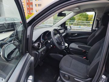 Mercedes V 220 - 5