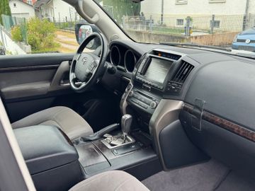 Toyota Land Cruiser - 6
