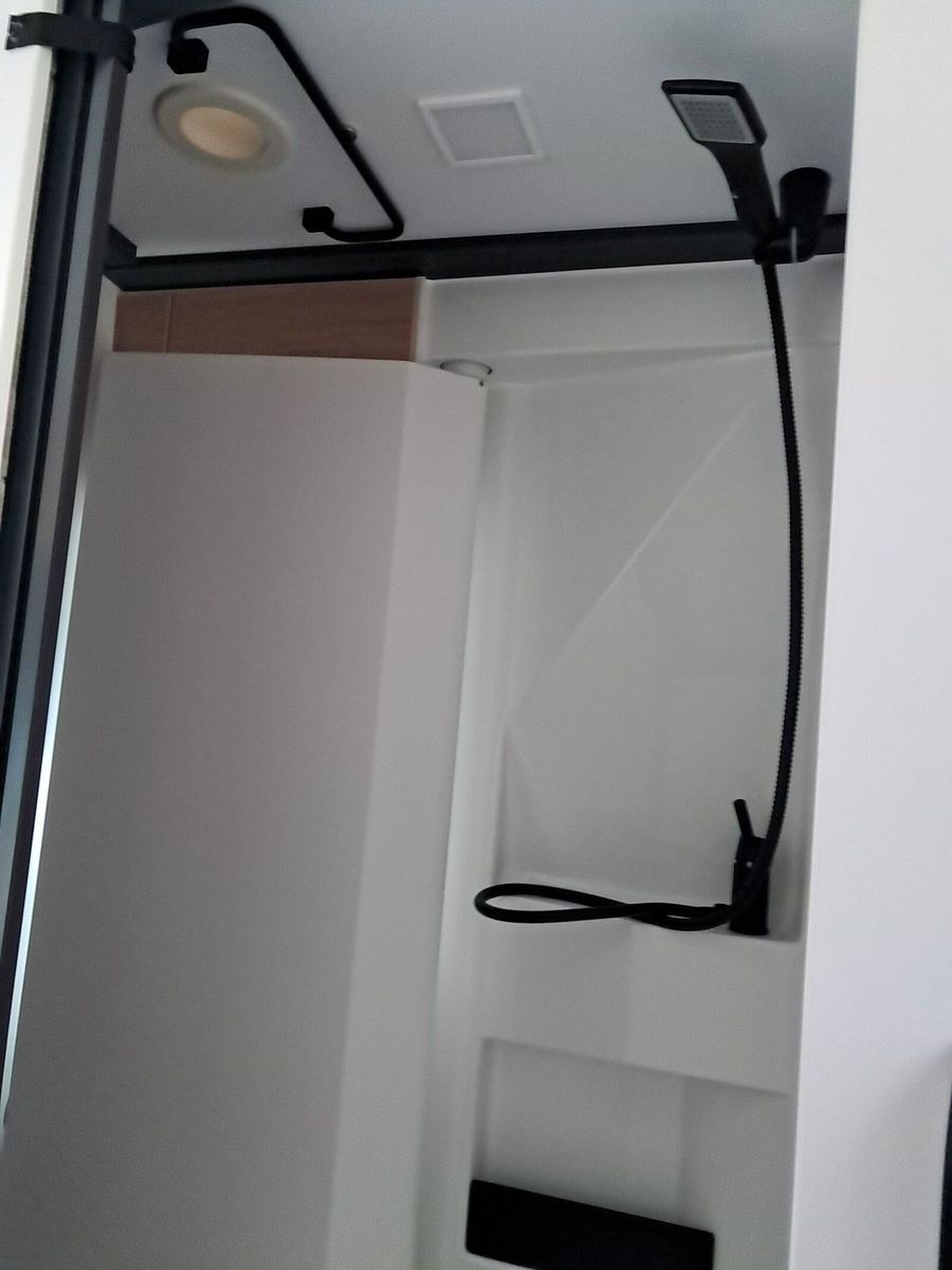 Fahrzeugabbildung Adria Twin 60Y 640 SLB Automatik, Zuziehhilfe