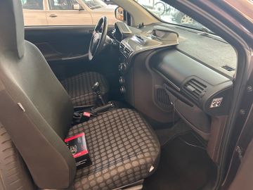 Toyota IQ - 11