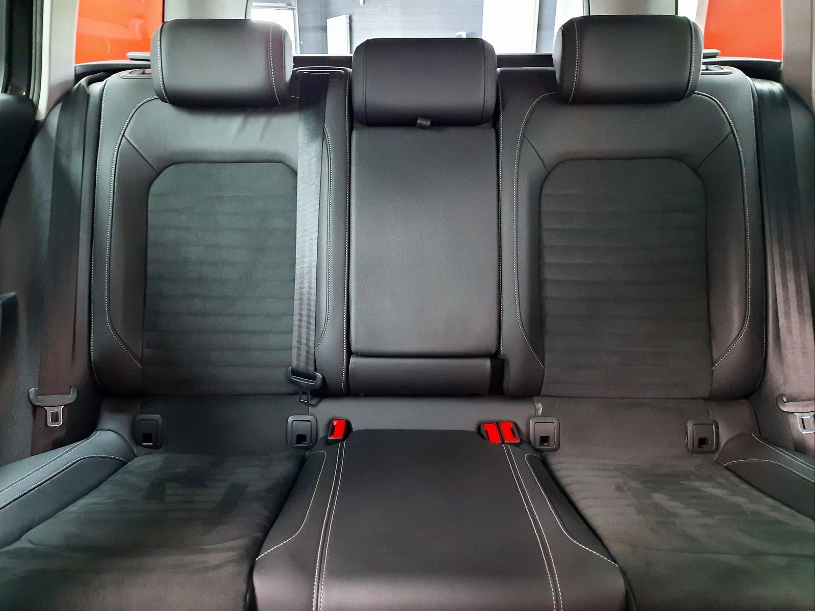Fahrzeugabbildung Volkswagen Passat Variant Elegance TSI DSG *AHK*Navi*Cam*