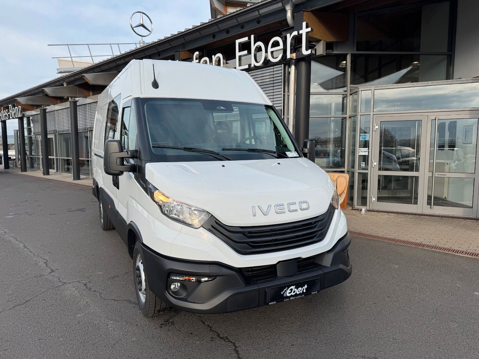 Fahrzeugabbildung Iveco Daily 35S16 A8 *DoKa*Automatik*AHK*R3.520mm*
