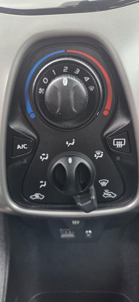 Toyota Aygo AYGO x-play Edition-S 1,0 *1-Hand*