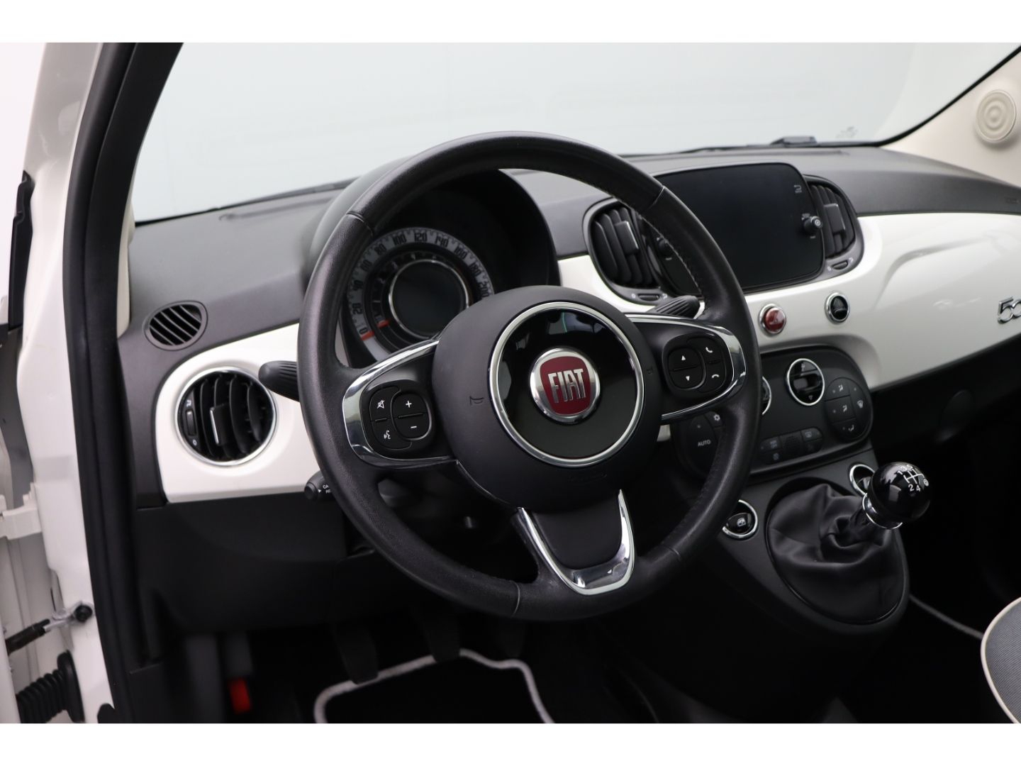 Fahrzeugabbildung Fiat 500 1.2 Lounge AppleCP, Einparkhilfe, Klimaautom