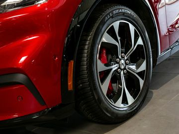 Ford Mustang Mach-E Basis AWD Stauassistent Kamera