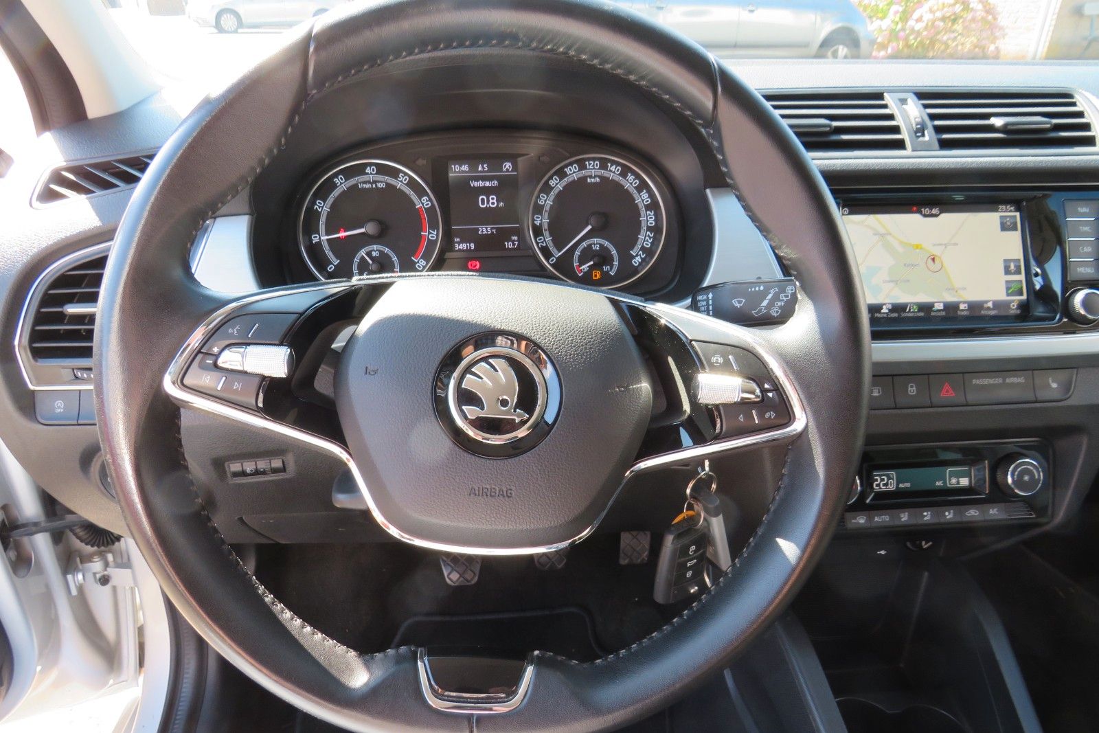 Fahrzeugabbildung SKODA Fabia Combi Ambition PDC NAVI APP SITZH. 1.HD