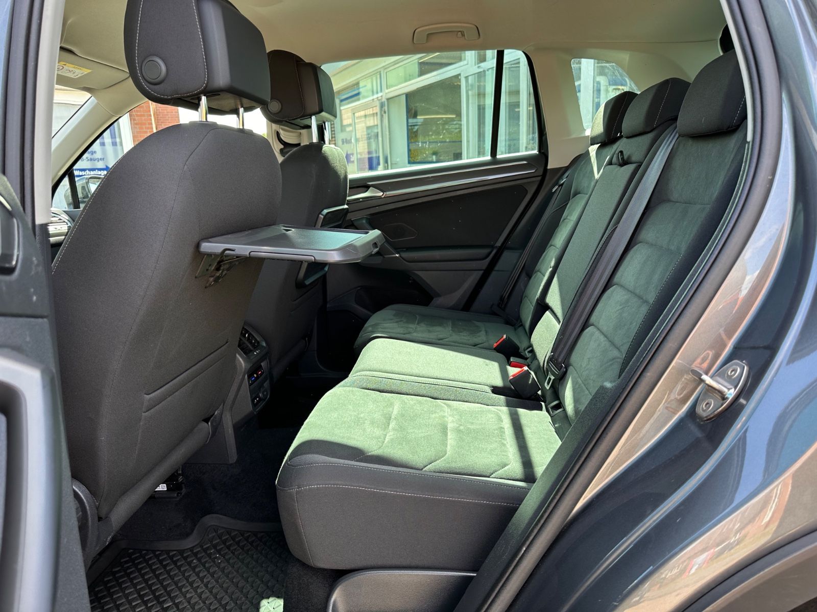 Fahrzeugabbildung Volkswagen Tiguan 2.0 TDI 4M Highline DSG AHK/HUD/Navi/LED