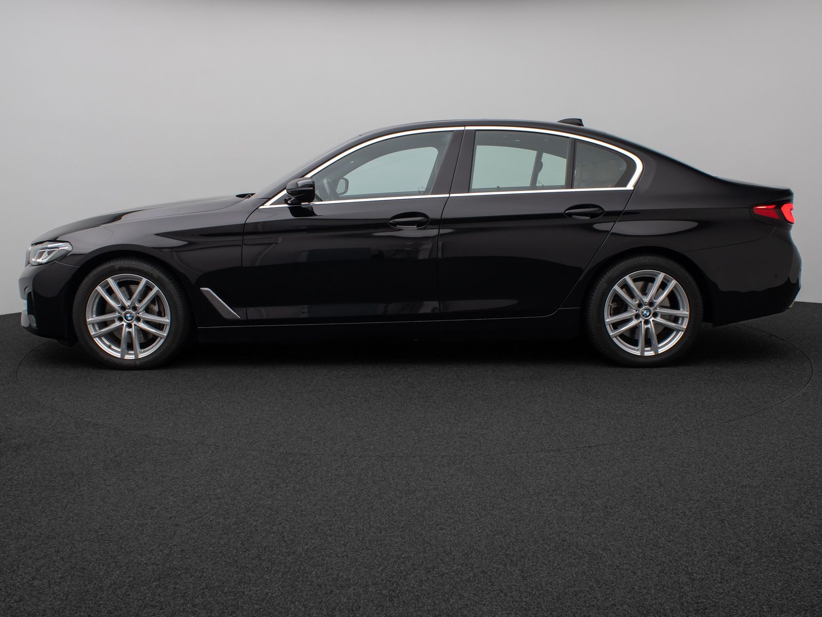 Fahrzeugabbildung BMW 540d xD Kamera Glasdach Laser HUD DAB H/K AHK