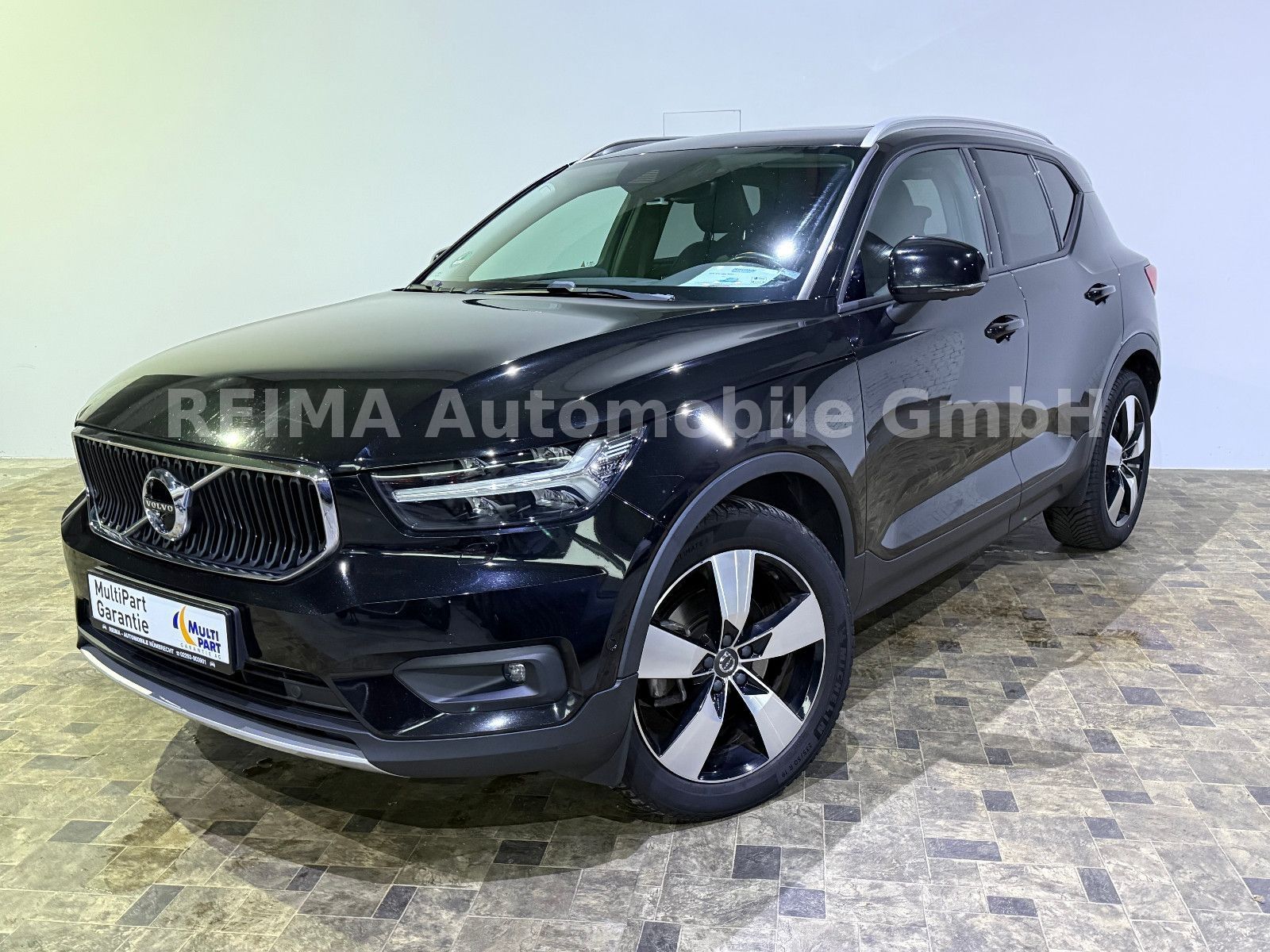 Fahrzeugabbildung Volvo XC 40 D4 Momentum AWD, Pano, LED, H&K