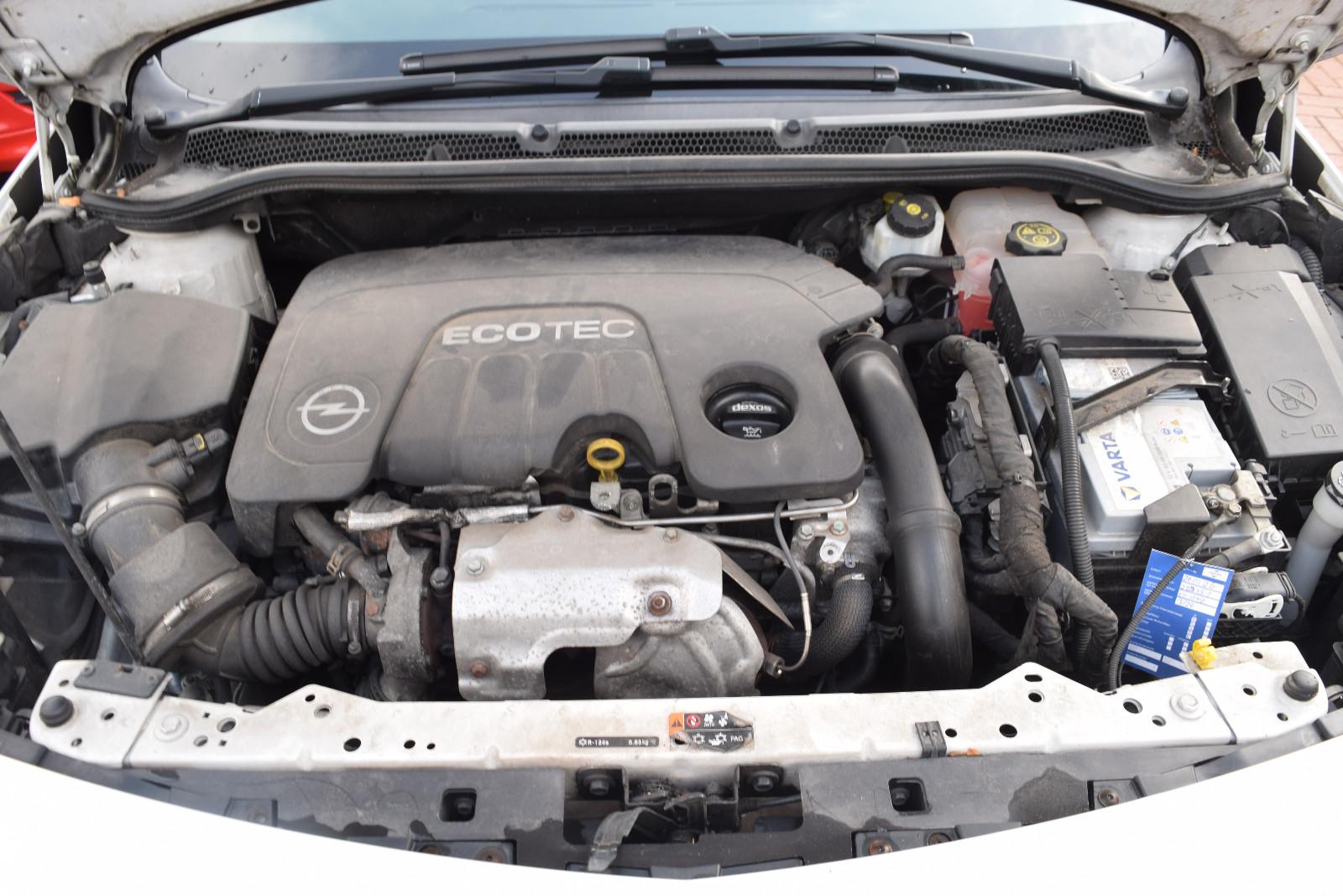 Opel Astra 2014 — photo 18
