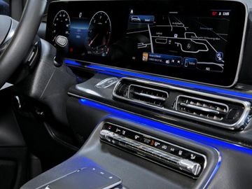 Mercedes V 220 - 11