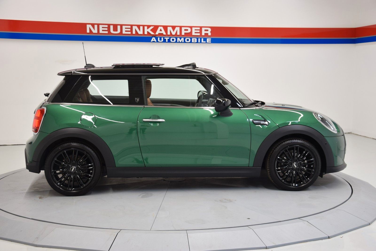 Fahrzeugabbildung MINI Cooper MiniYours Trim Special Edition Pano Leder