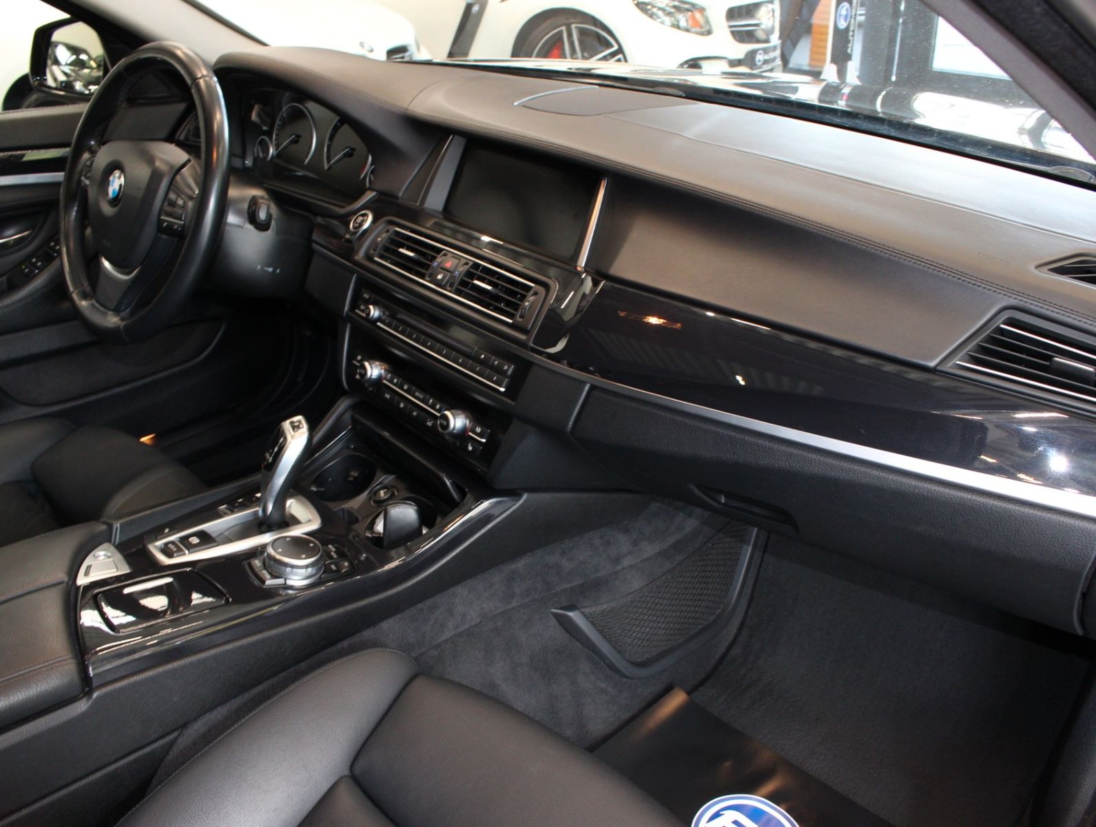 Fahrzeugabbildung BMW 530d Pano+Standhzg.+SoftClose+R.Kamera+NaviProf.