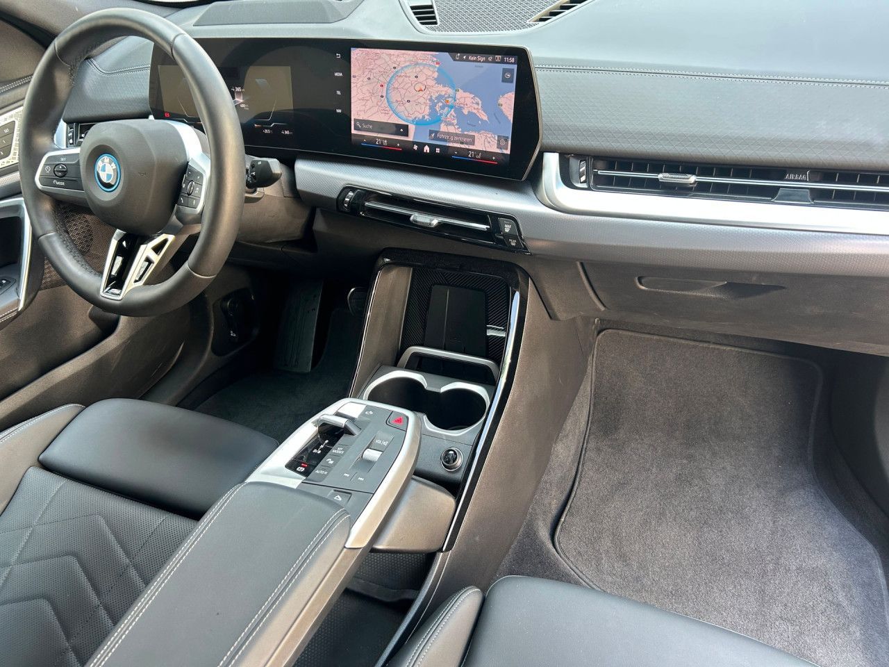BMW iX2 - Bild 13