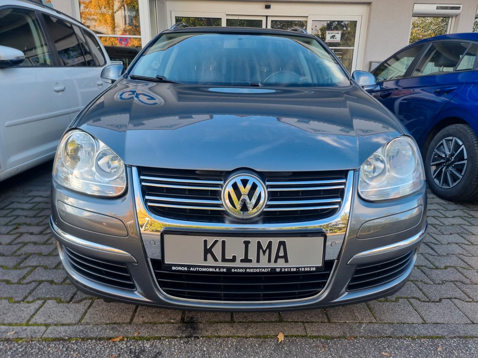 Volkswagen Golf 2009 — rear view